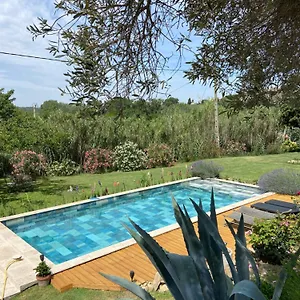 Maisonnette Et Piscine Miramas